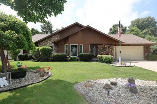 8035 W Bruss LANE, Franklin, WI 53132