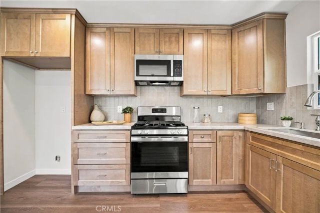 10512 Samoa Ave, Tujunga, CA 91042