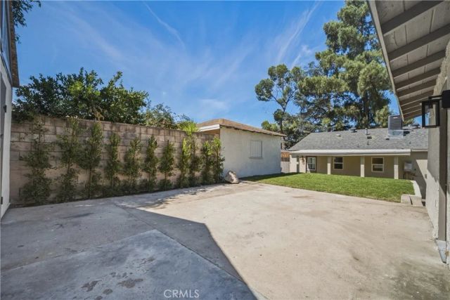 10512 Samoa Ave, Tujunga, CA 91042