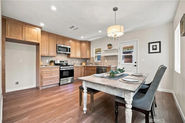 10512 Samoa Ave, Tujunga, CA 91042