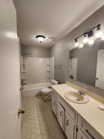 8735 Plantation Ct Drive, North Charleston, SC 29406