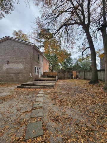 8735 Plantation Ct Drive, North Charleston, SC 29406