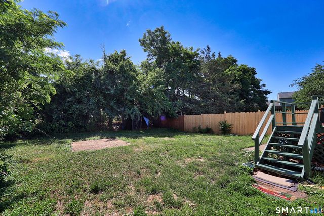 69 Sunshine Circle, Bridgeport, CT 06606