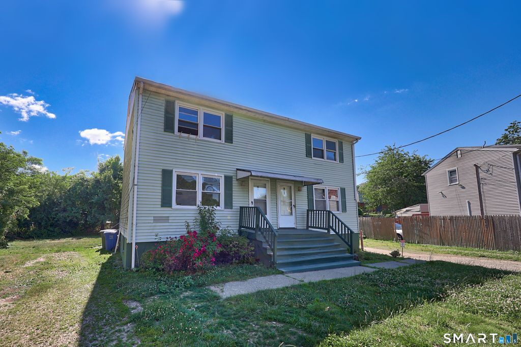 69 Sunshine Circle, Bridgeport, CT 06606
