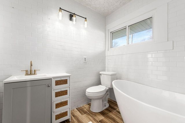 1195 Huntly Drive, Columbus, OH 43227