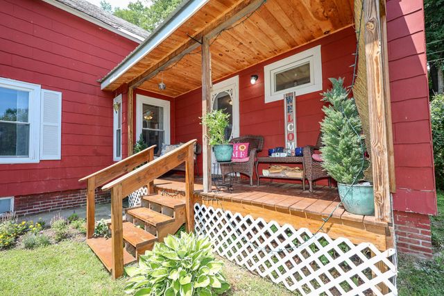 28 Spring Street, Hinsdale, NH 03451