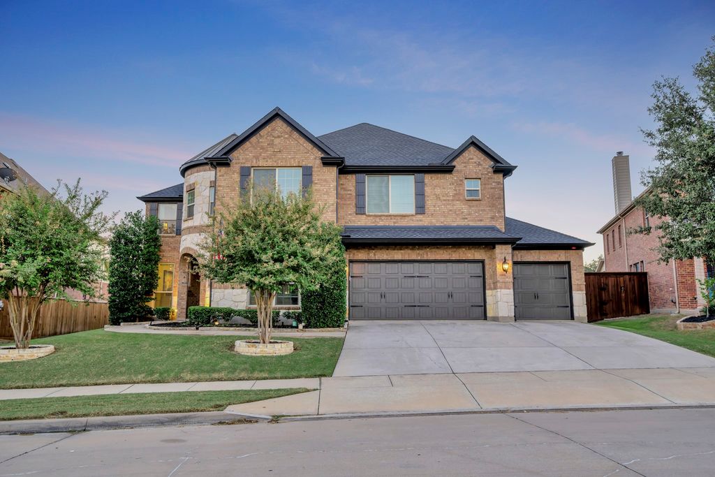 423 Aylesbury Drive, Roanoke, TX 76262