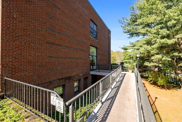 61 Wright St 102, Stoneham, MA 02180
