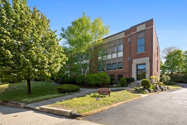 61 Wright St 102, Stoneham, MA 02180