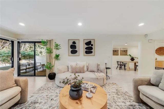 280 Cagney 103, Newport Beach, CA 92663