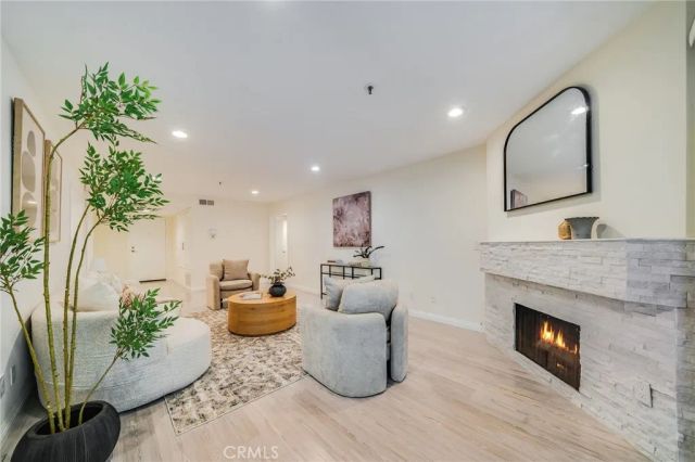 280 Cagney 103, Newport Beach, CA 92663