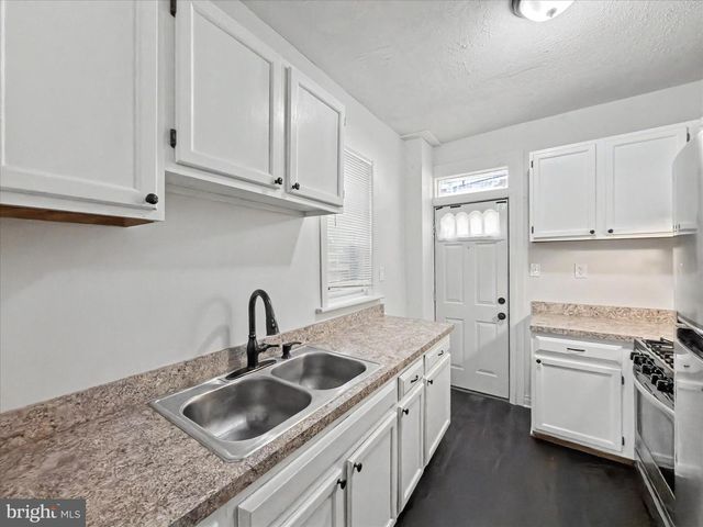 916 MAY ST, Harrisburg, PA 17103