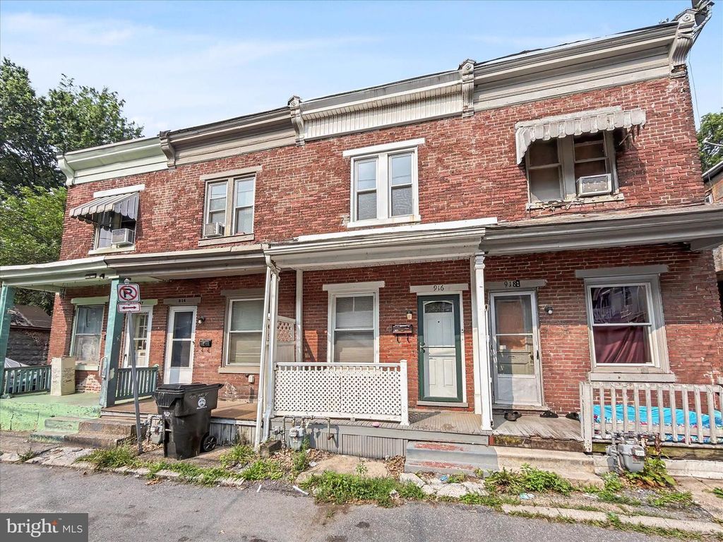 916 MAY ST, Harrisburg, PA 17103