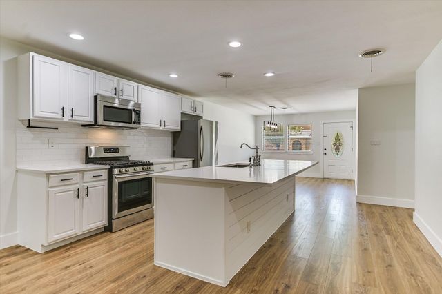 556 E 19th ST, Georgetown, TX 78626