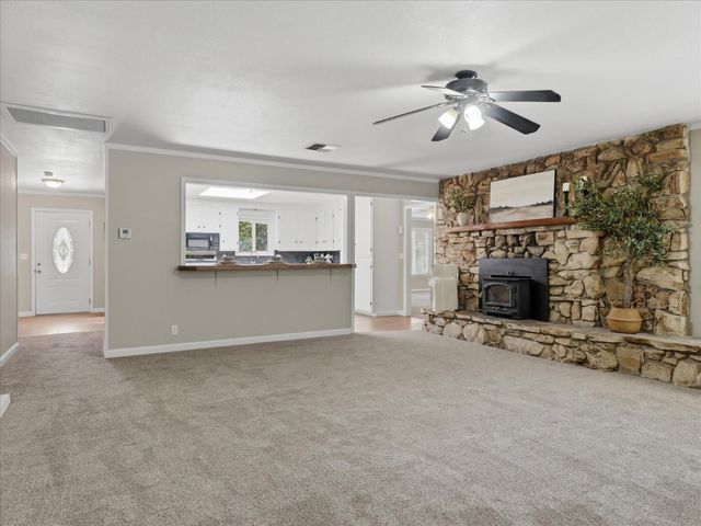 49020 Manzanita Road, Oakhurst, CA 93644