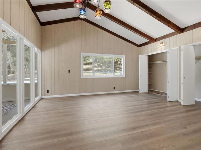 49020 Manzanita Road, Oakhurst, CA 93644