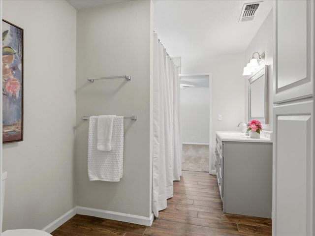 49020 Manzanita Road, Oakhurst, CA 93644