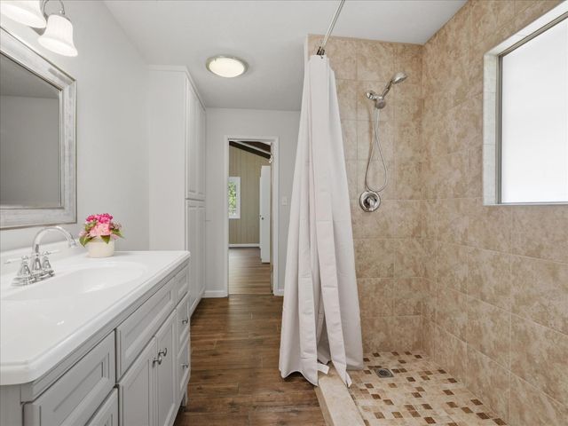 49020 Manzanita Road, Oakhurst, CA 93644