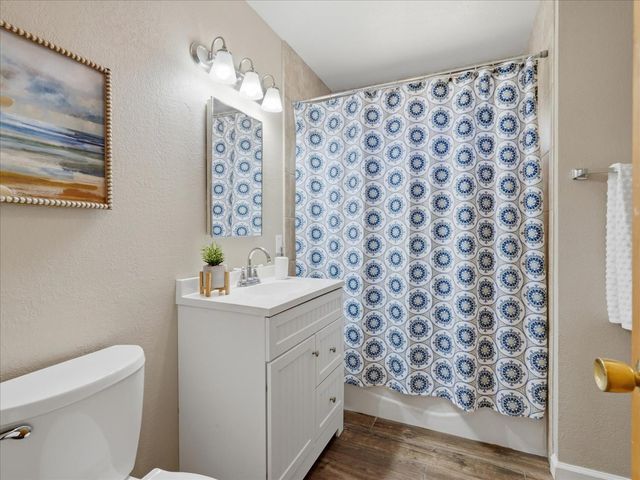 49020 Manzanita Road, Oakhurst, CA 93644