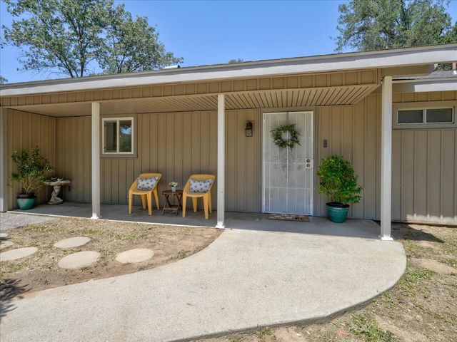 49020 Manzanita Road, Oakhurst, CA 93644