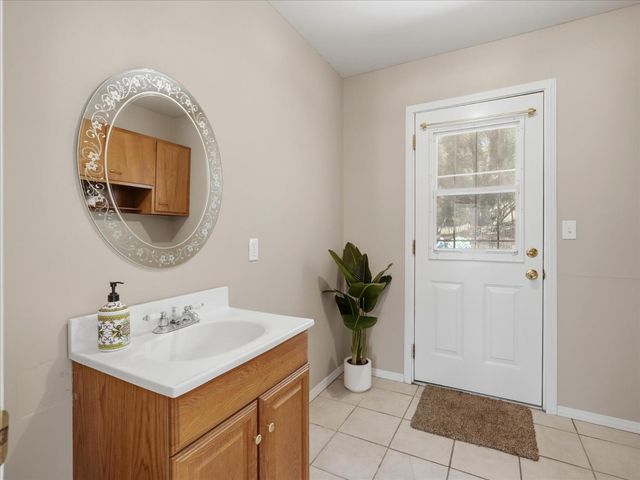 49020 Manzanita Road, Oakhurst, CA 93644