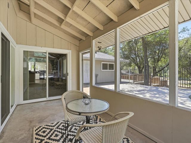 49020 Manzanita Road, Oakhurst, CA 93644