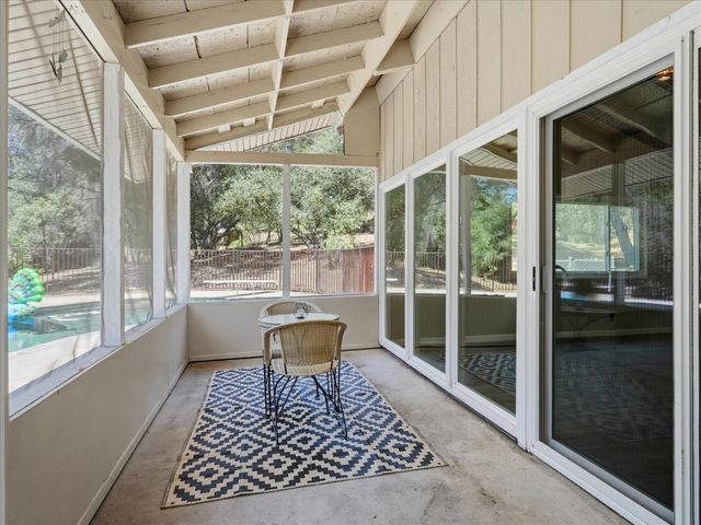 49020 Manzanita Road, Oakhurst, CA 93644