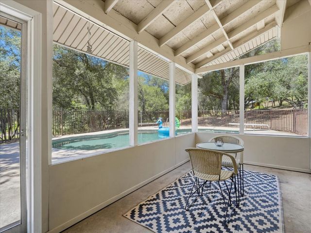 49020 Manzanita Road, Oakhurst, CA 93644