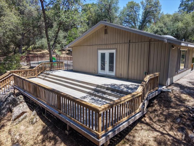49020 Manzanita Road, Oakhurst, CA 93644
