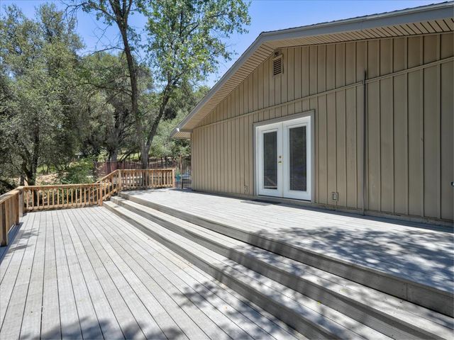 49020 Manzanita Road, Oakhurst, CA 93644