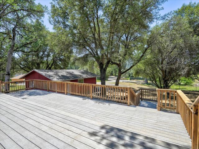 49020 Manzanita Road, Oakhurst, CA 93644