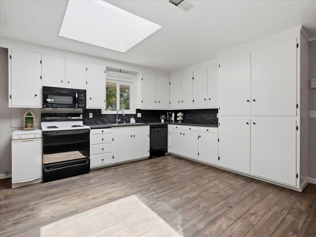 49020 Manzanita Road, Oakhurst, CA 93644
