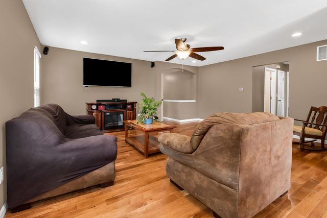 1938 Spring Cove Drive, Grove City, OH 43123