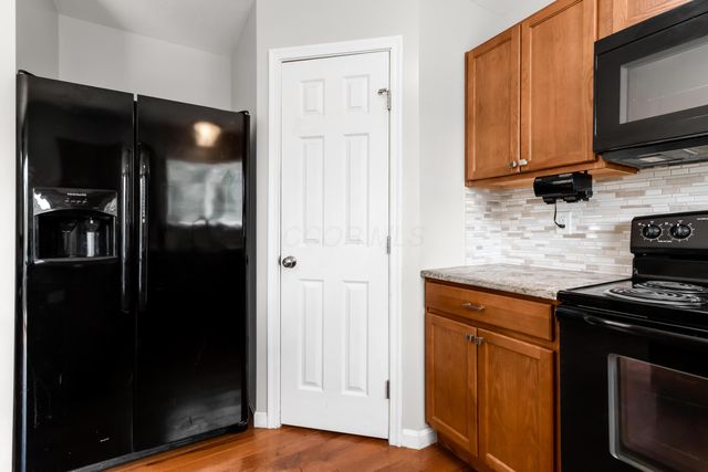 1938 Spring Cove Drive, Grove City, OH 43123