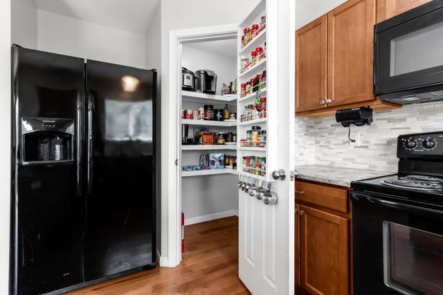 1938 Spring Cove Drive, Grove City, OH 43123