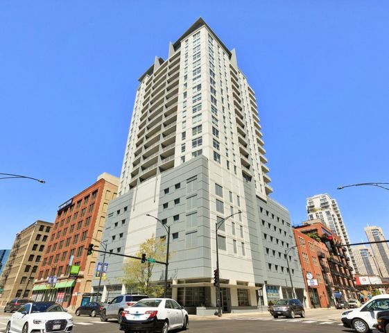 330 W Grand Avenue P-13, Chicago, IL 60654
