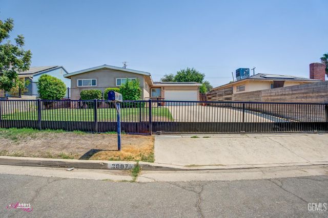 3007 Bucknell Street, Bakersfield, CA 93305