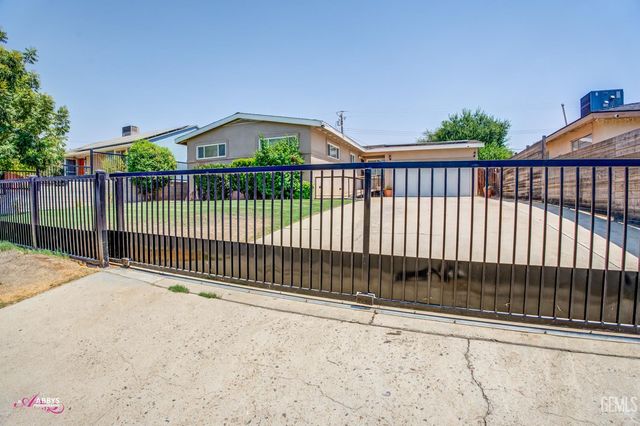 3007 Bucknell Street, Bakersfield, CA 93305