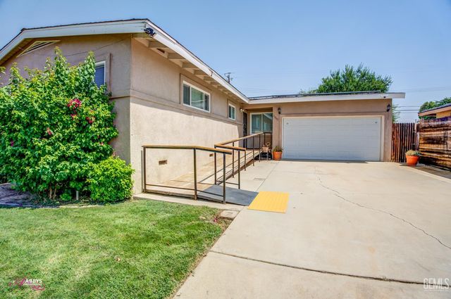 3007 Bucknell Street, Bakersfield, CA 93305
