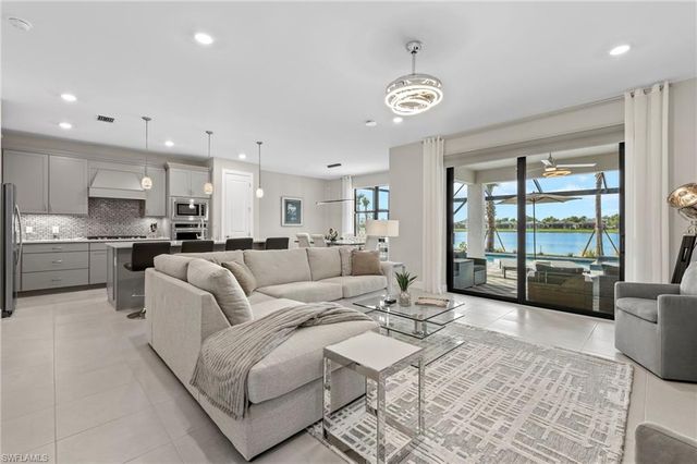 2147 Yellowfin CIR, Naples, FL 34114