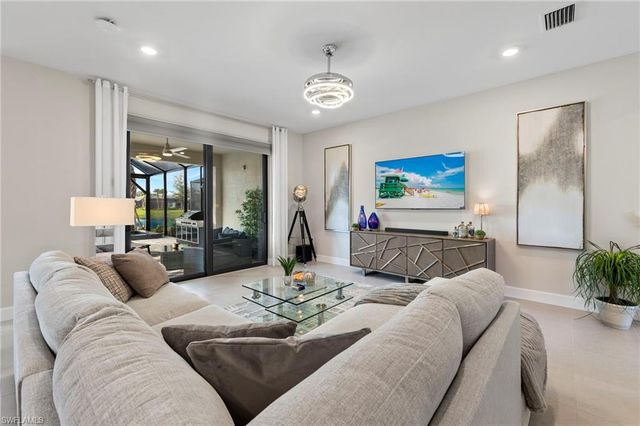 2147 Yellowfin CIR, Naples, FL 34114