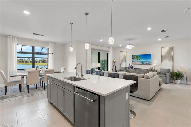 2147 Yellowfin CIR, Naples, FL 34114