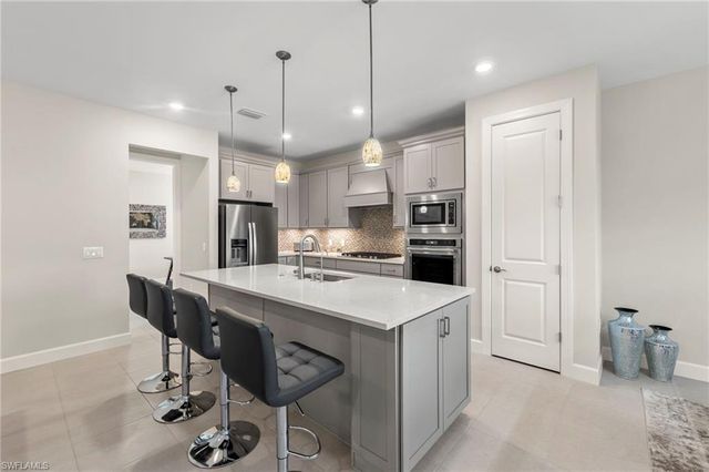 2147 Yellowfin CIR, Naples, FL 34114