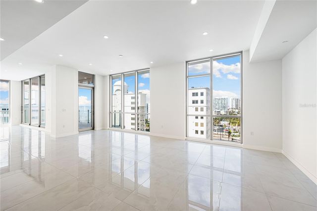 111 GOLDEN GATE POINT 701PH, Sarasota, FL 34236