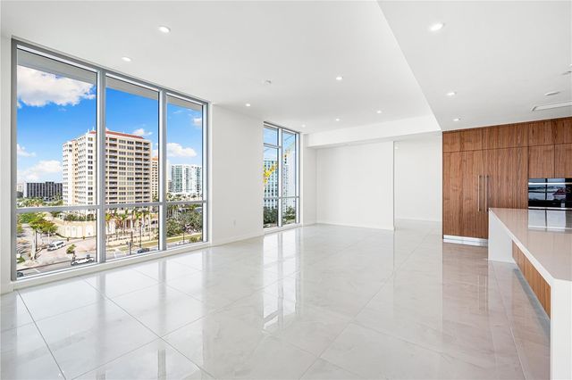 111 GOLDEN GATE POINT 701PH, Sarasota, FL 34236