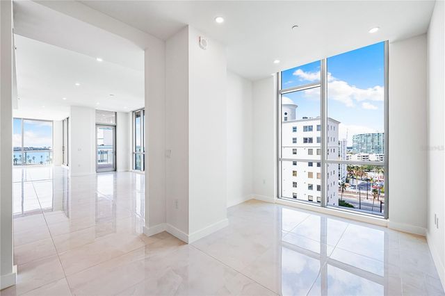 111 GOLDEN GATE POINT 701PH, Sarasota, FL 34236