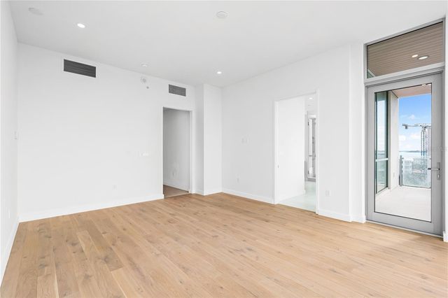 111 GOLDEN GATE POINT 701PH, Sarasota, FL 34236