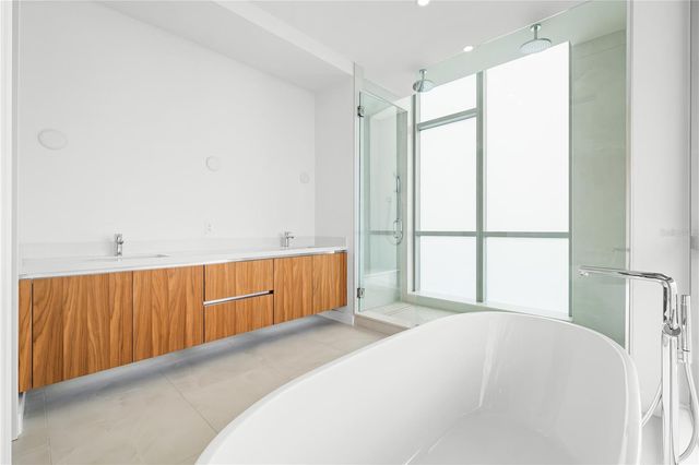 111 GOLDEN GATE POINT 701PH, Sarasota, FL 34236