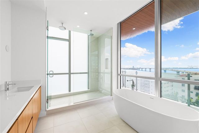 111 GOLDEN GATE POINT 701PH, Sarasota, FL 34236