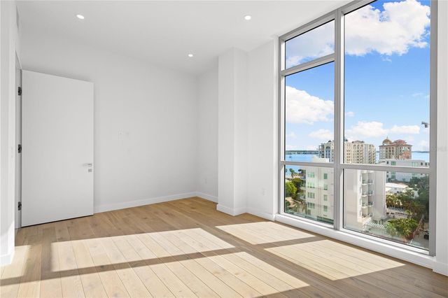 111 GOLDEN GATE POINT 701PH, Sarasota, FL 34236